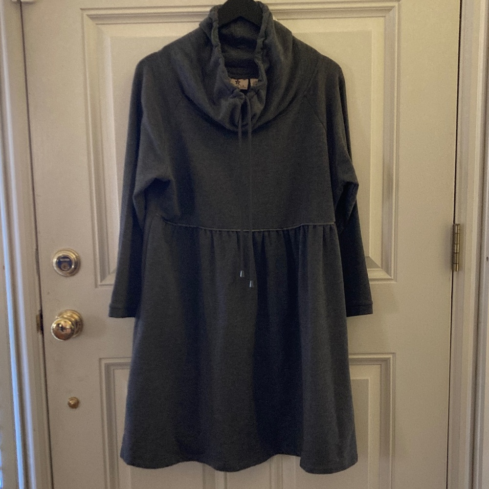 Zuda 3/4 Sleeve Drawstring Cowl Neck Babydoll Tunic/Charcoal/L/Exc. Pre-Owned!!!